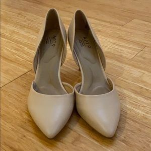 Sell by feb 21!! Apt 9 Nude Heels size 8.5